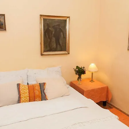 Ivana Bed & Breakfast 2*